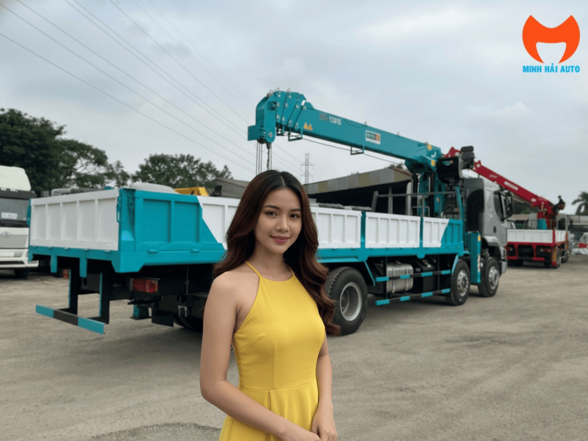 Xe cẩu tự hành 12 tấn Chenglong LZ1310