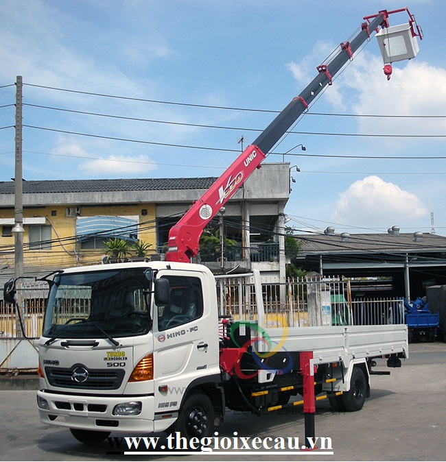 Xe nâng người 18m gắn cẩu UNIC trên nền Hino FC