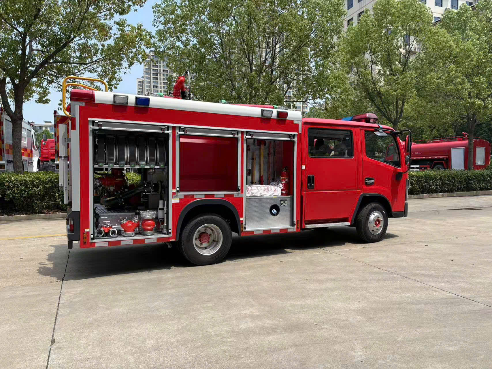 khoang bồn xe chữa cháy 5 khối 4 nước 1 bọt