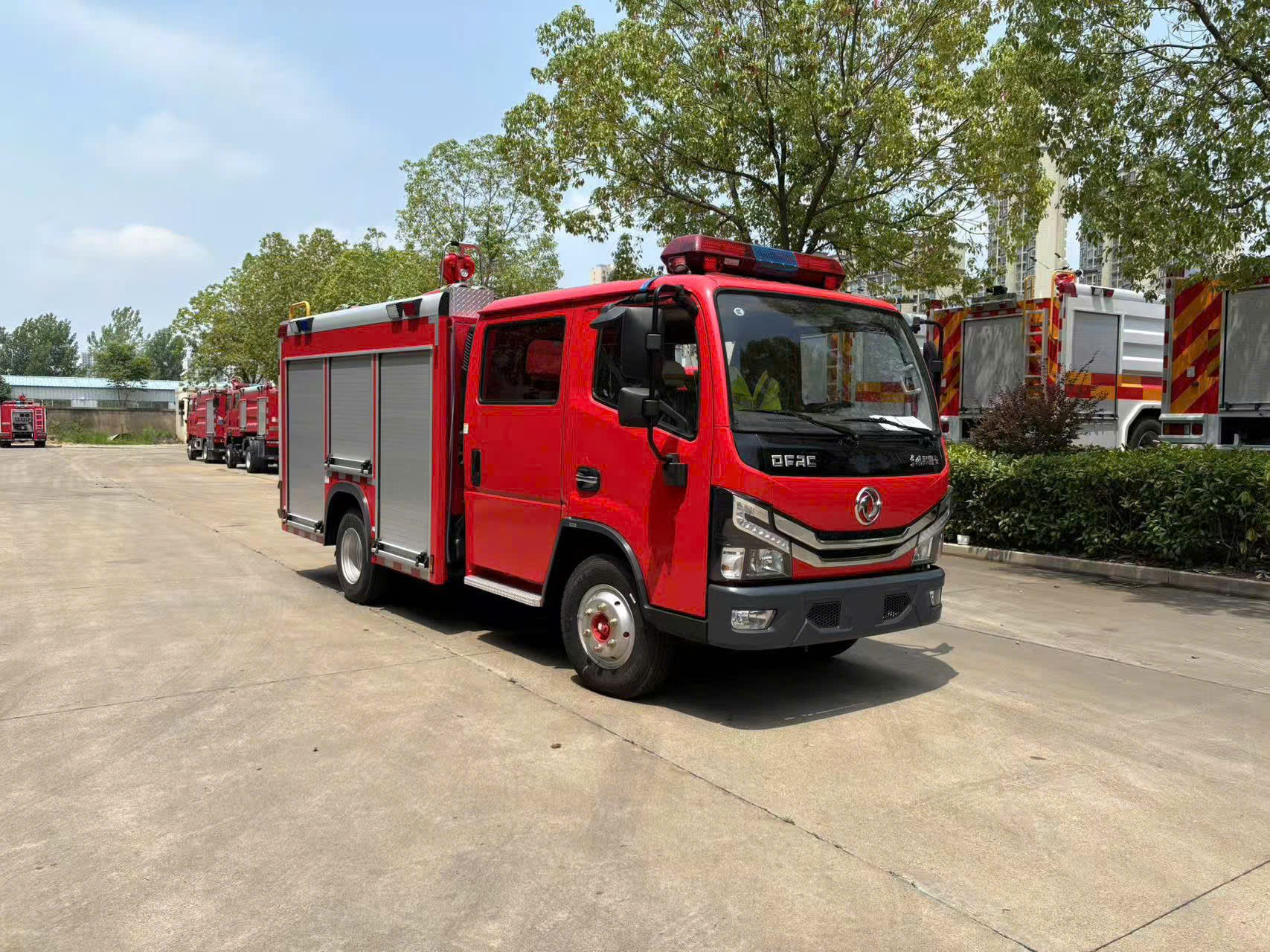 xe cứu hỏa 5 khối Dongfeng bồn 5000 lít