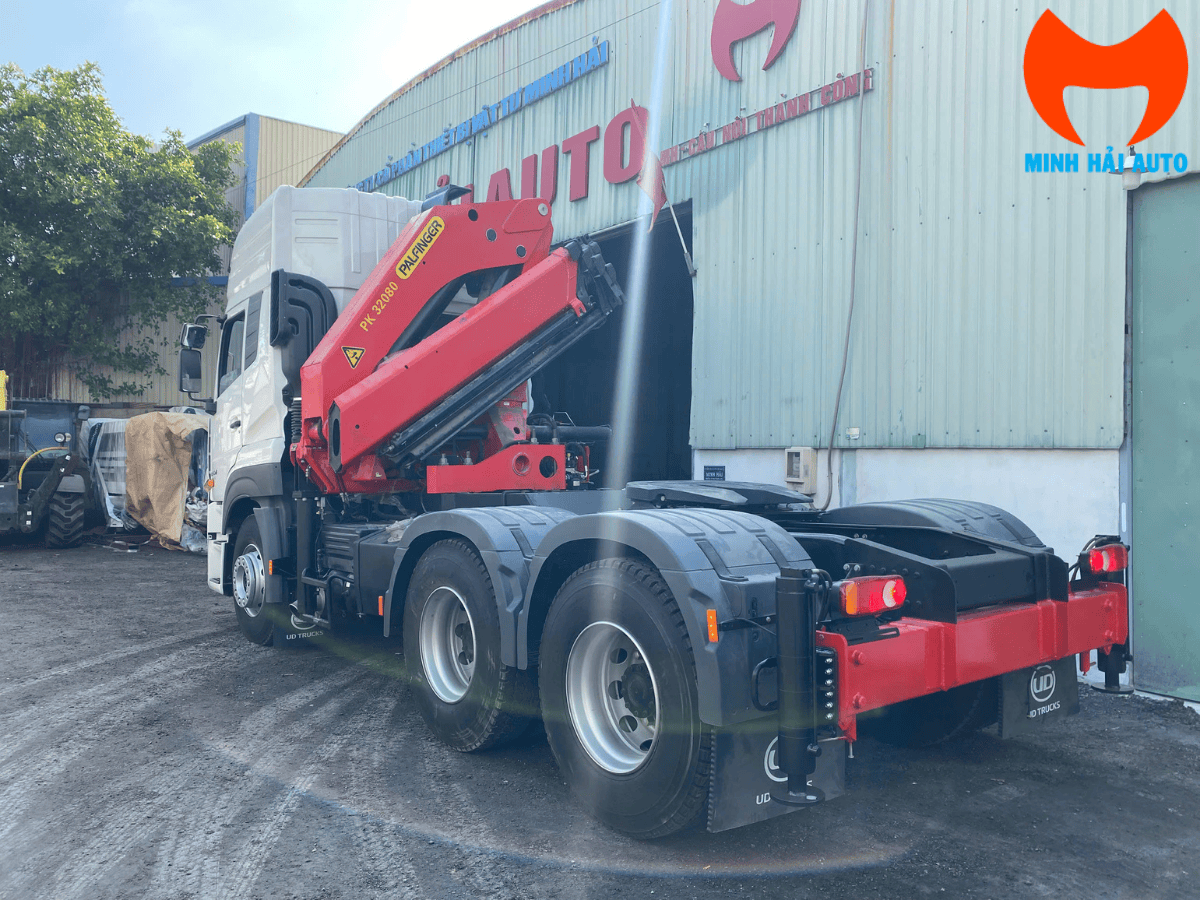 Xe đầu kéo gác cẩu 12 tấn