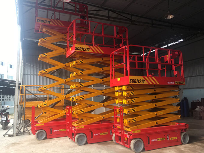 xe nâng người cắt kéo 14m Palfinger