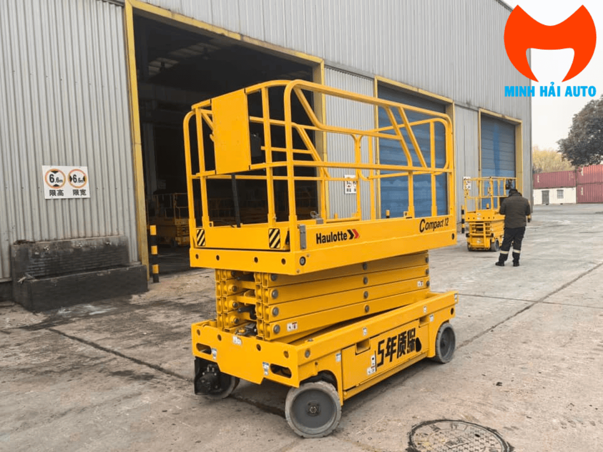 Xe Nâng Người Cắt Kéo Haulotte Compact 12