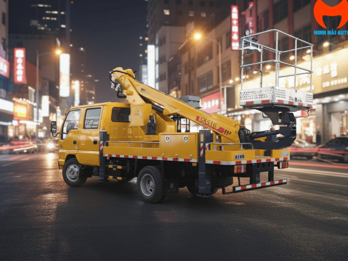 Xe ô tô nâng người 16m XCMG lắp trên xe cơ sở JMC cabin kép.