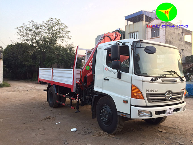 xe tải hino fg gắn cẩu ferrai f712