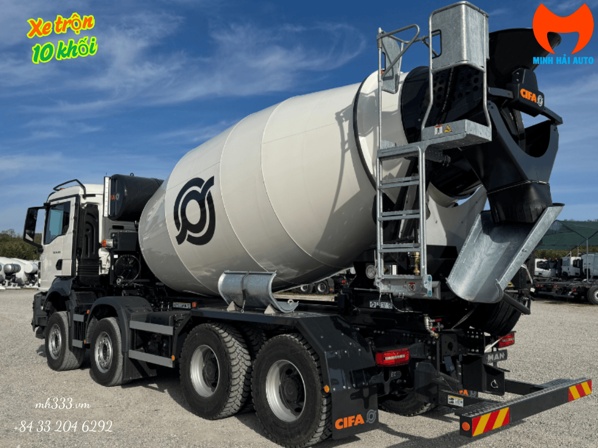 Xe trộn bê tông MAN TGS 41.400 lắp bồn CIFA 10 khối chính hãng, phân phối bởi Minh Hải Auto, đang hoạt động trên công trường.
