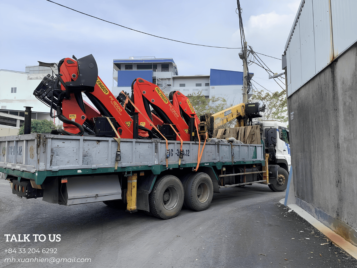 Xưởng lắp đặt đầu kéo UD gắn cẩu 8 tấn PK18500C chuyên nghiệp.