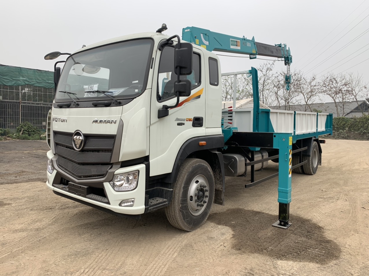 chân chống H+H xe tải gắn cẩu tự hành