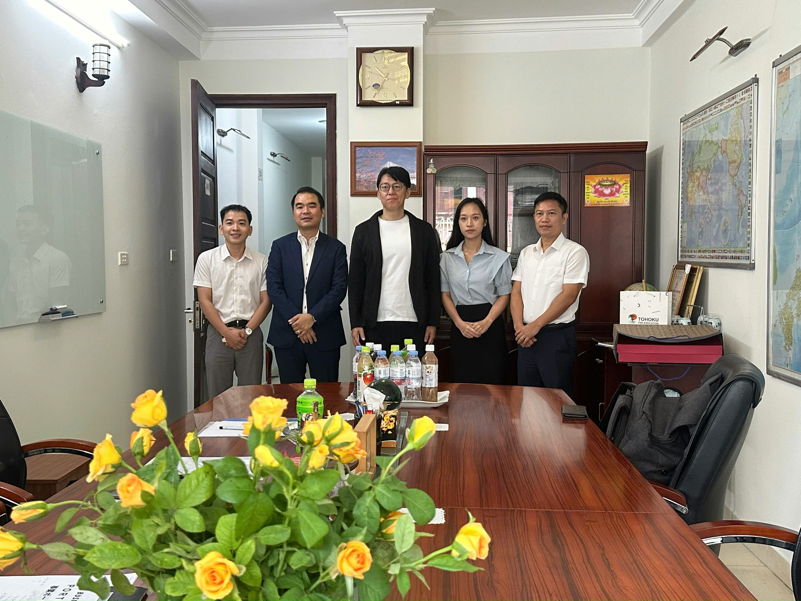 Đại diện Công ty cổ phần Tohoku Sông Đà chụp ảnh lưu niệm cùng Đại diện Camcom Group