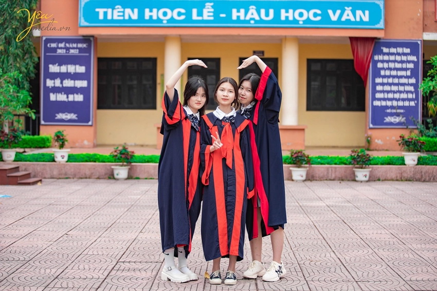 Cho thuê áo cử nhân chụp kỷ yếu