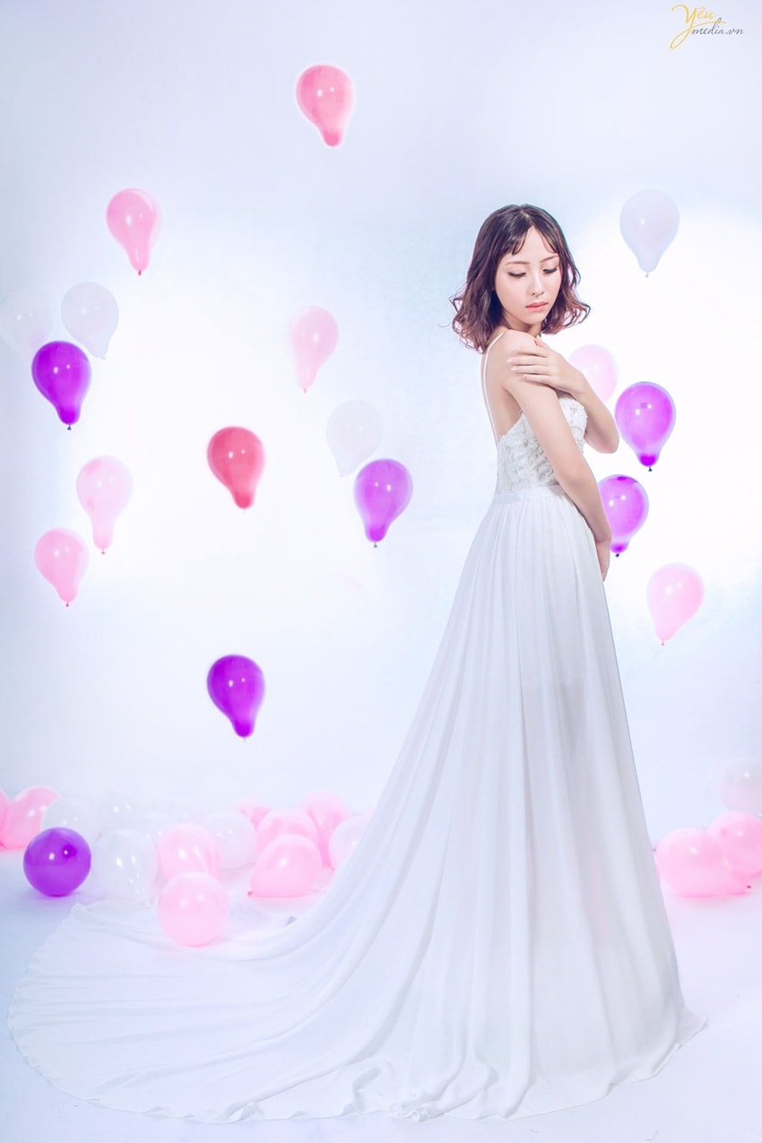 váy cưới 2 dây trắng xòe rộng