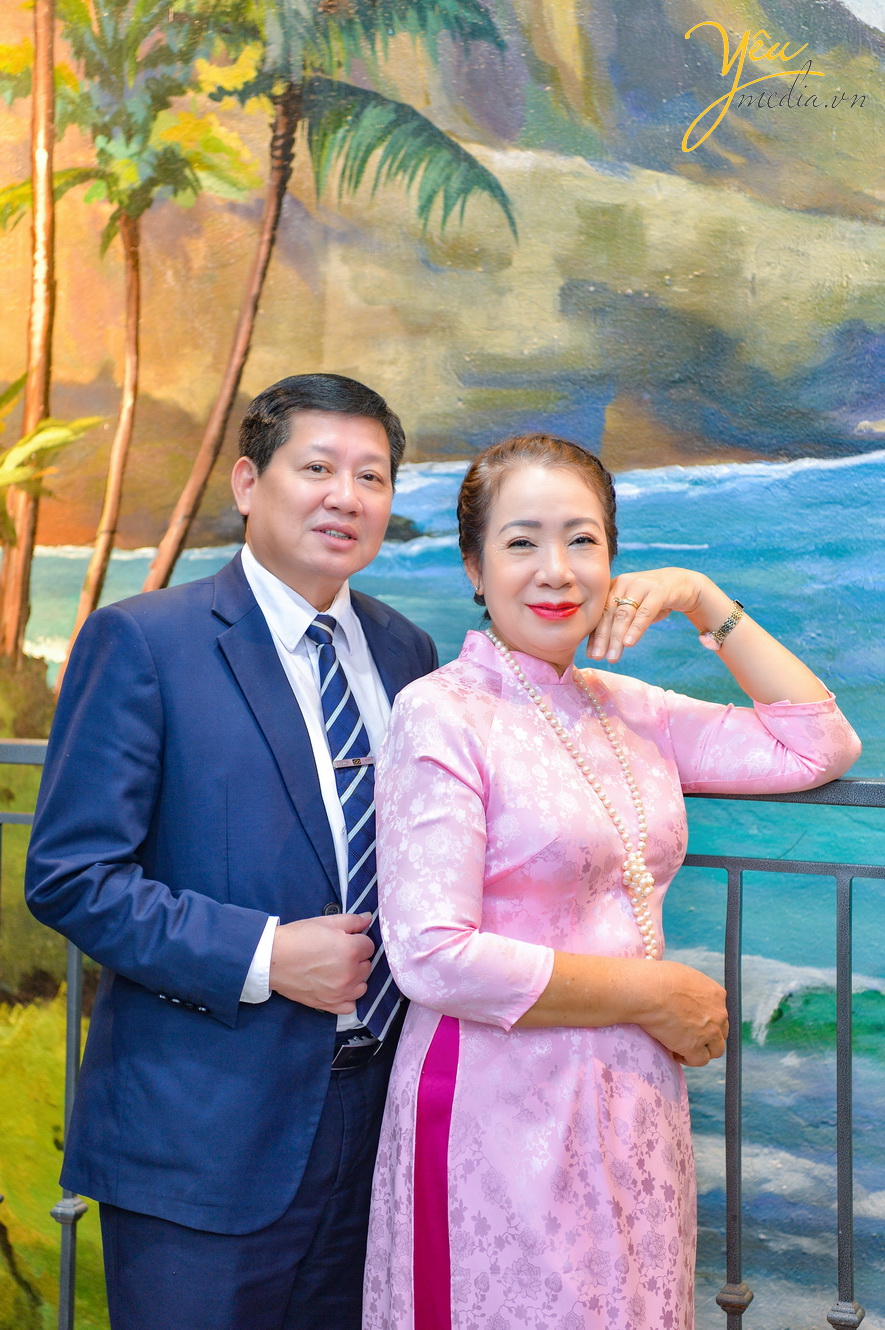 Bộ ảnh gia đình nhà cô Hoa chụp tại nhà