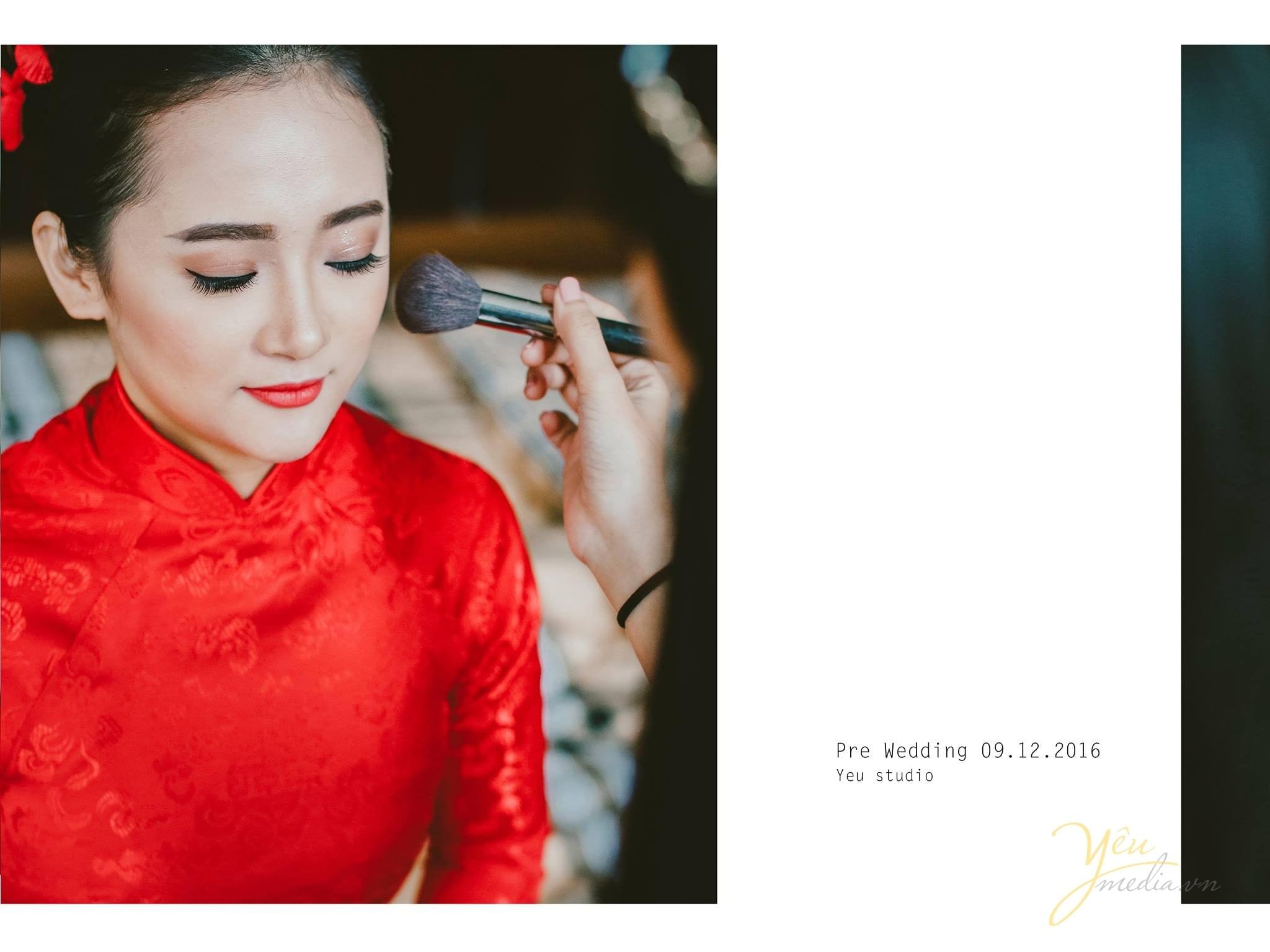 trang điểm cô dâu áo dài đỏ trước giờ đón dâu