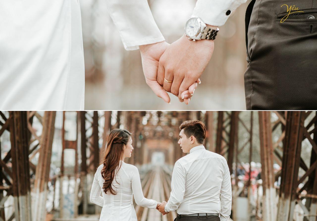 ảnh cưới chụp cô dâu chú rể nắm tay đi trên đường ray cầu long biên