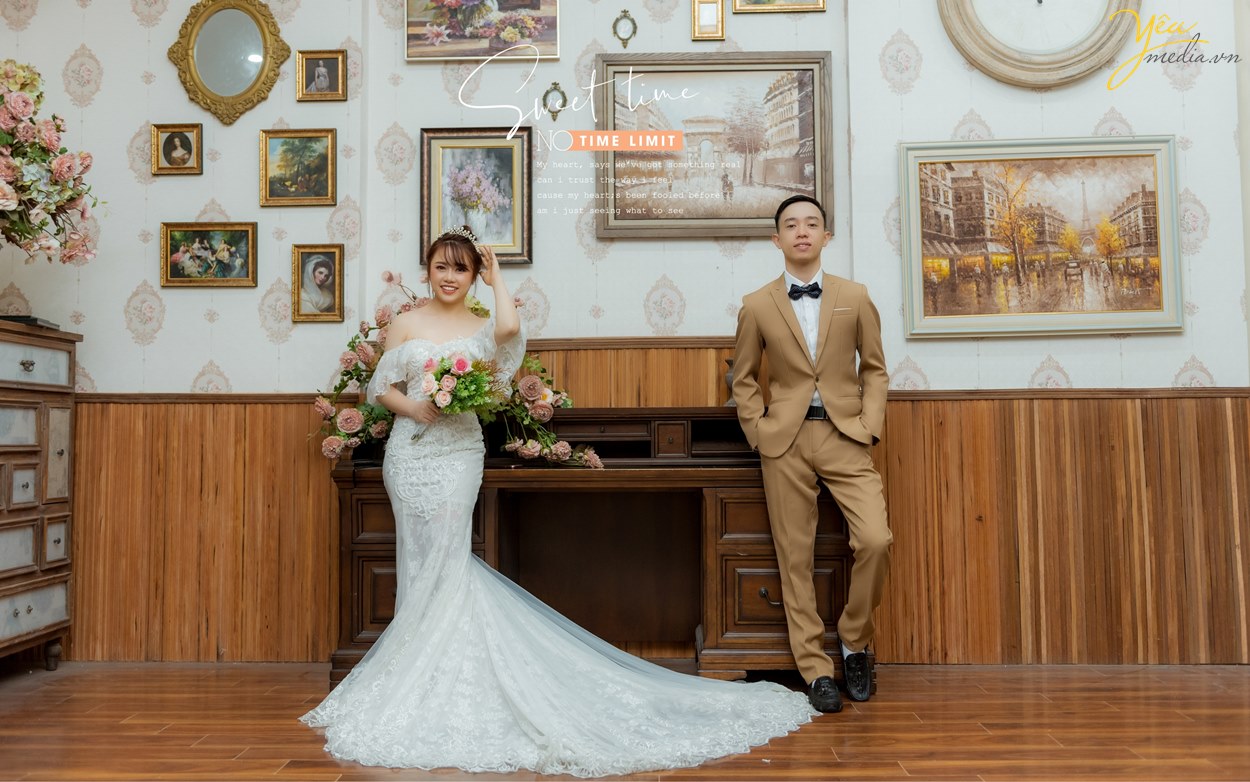 Album ảnh cưới chụp buổi tối lãng mạn tại Santorini Park Yên Sở: cặp Việt Anh - Duy Anh