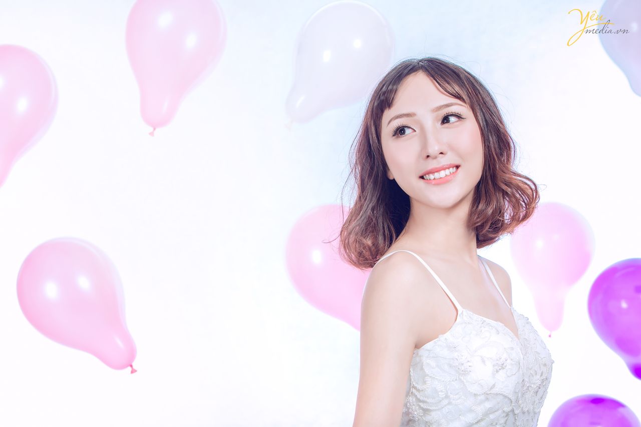 cô dâu đẹp rạng ngời trong bộ váy trắng