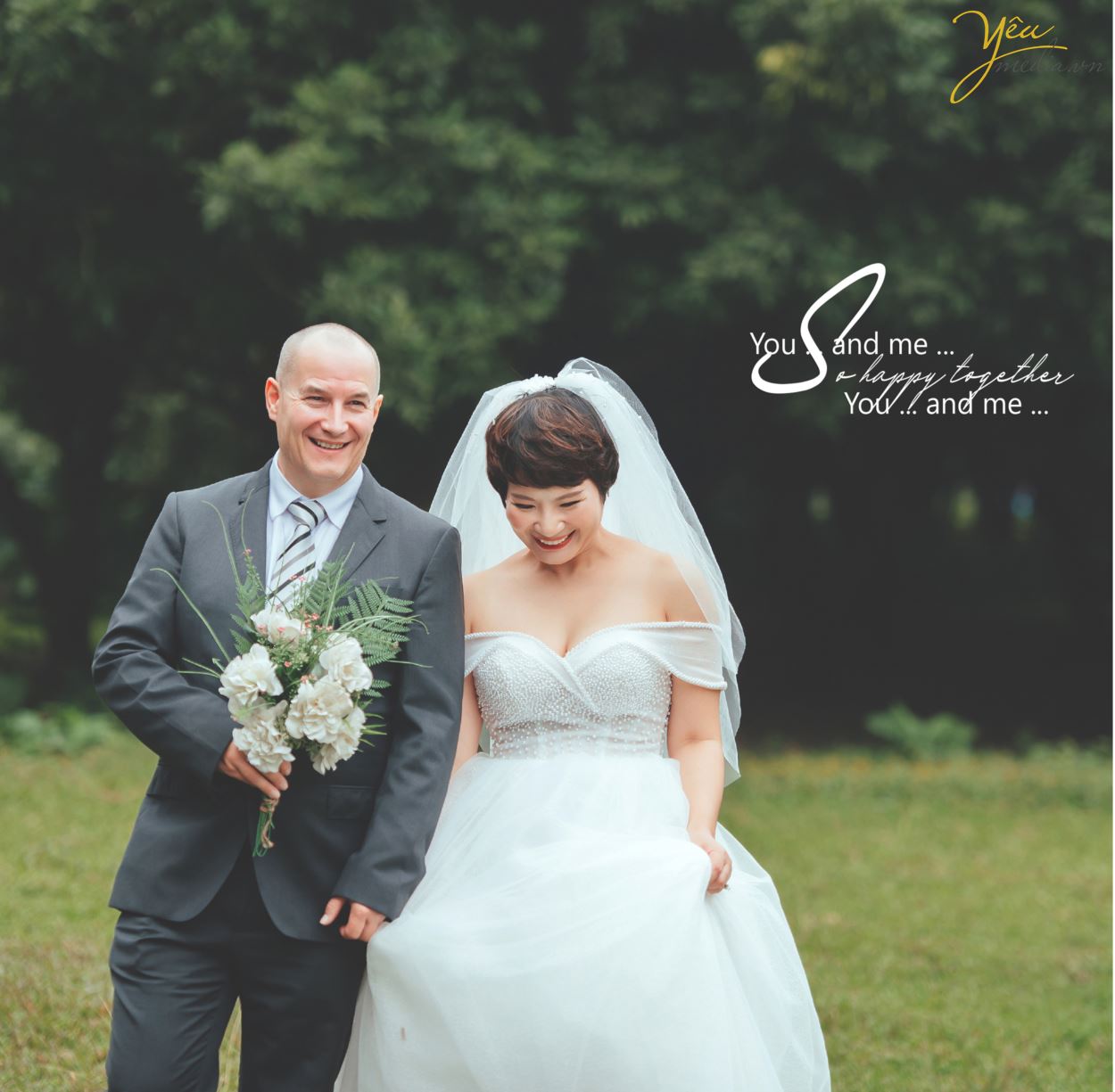 Ngoài địa điểm vườn nhãn Vĩnh Tuy, Yêu media còn tư vấn cho cặp đôi chú rể Alan (người nước ngoài) và cô dâu Phượng (người Việt) chụp hình tại khách sạn Metropole và phố cổ Tạ Hiền - Lương Ngọc Quyến - để ghi dấu ấn Hà Nội trong bộ ảnh cưới ý nghĩa của mình.