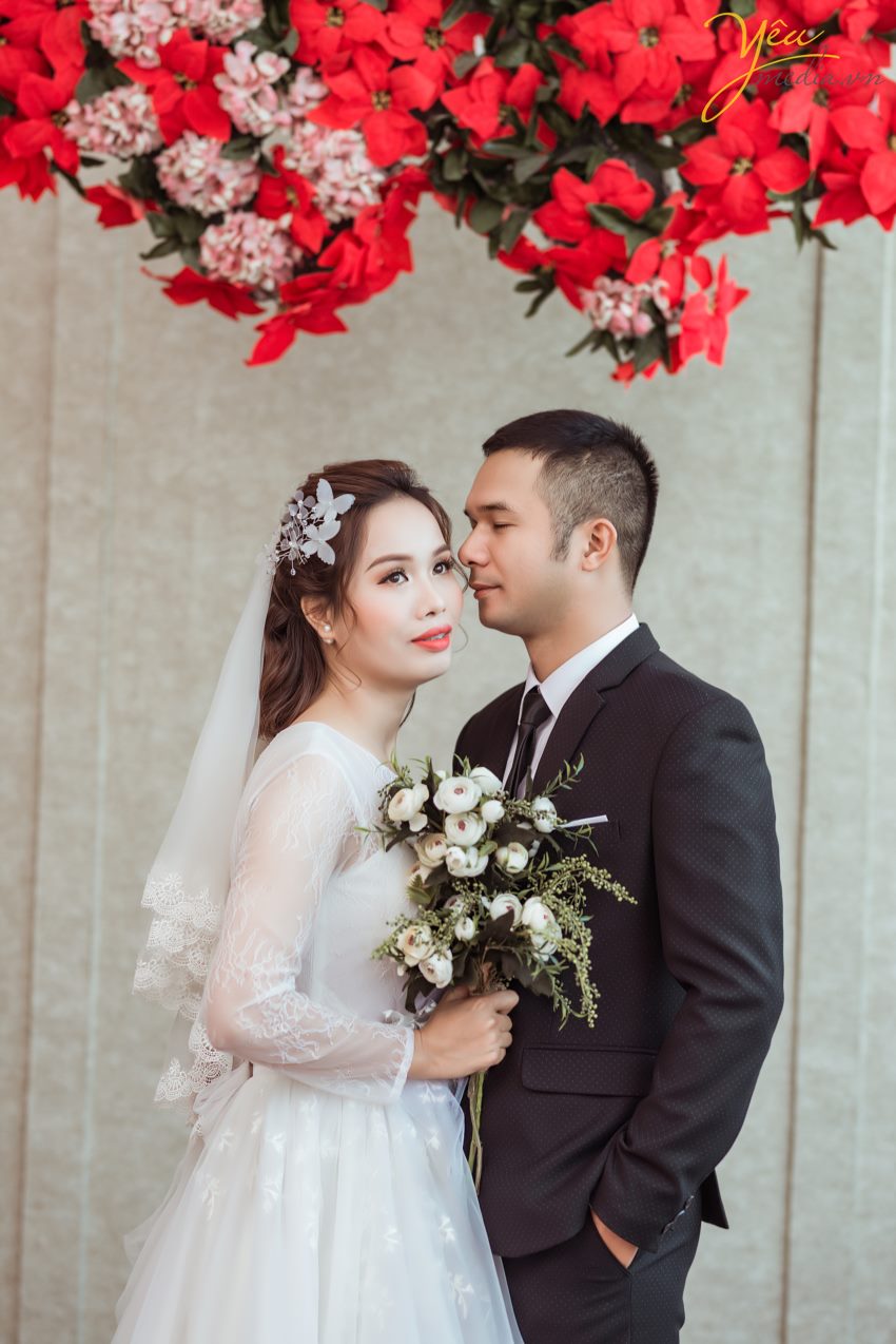 Phim trường Rosa Lê Trọng Tấn là một trong những địa chỉ chụp ảnh cưới Hà Nội được đông đảo giới trẻ về đây chụp hình cưới. Bởi nằm ở vị trí trung tâm quận Thanh Xuân, cách ngã tư đường Trường Chinh – Lê Trọng Tấn khu quân đội chỉ tầm 2km, thuận lợi cho các cặp đội khi tới đây.