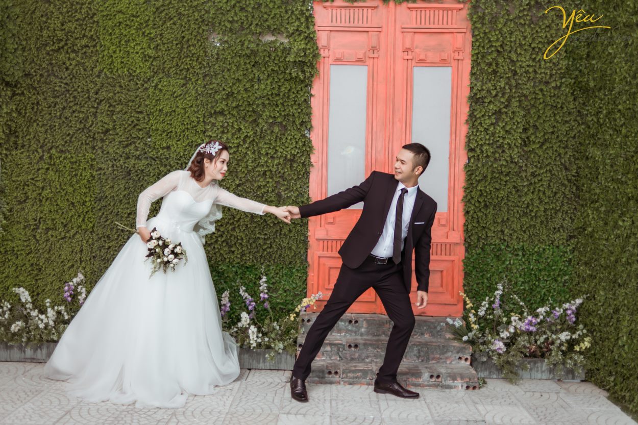 Phim trường Rosa Lê Trọng Tấn là một trong những địa chỉ chụp ảnh cưới Hà Nội được đông đảo giới trẻ về đây chụp hình cưới. Bởi nằm ở vị trí trung tâm quận Thanh Xuân, cách ngã tư đường Trường Chinh – Lê Trọng Tấn khu quân đội chỉ tầm 2km, thuận lợi cho các cặp đội khi tới đây.