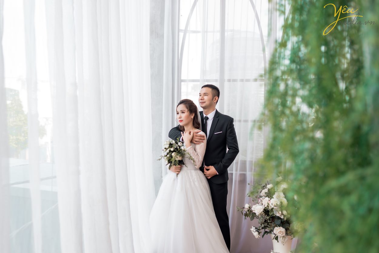 Phim trường Rosa Lê Trọng Tấn là một trong những địa chỉ chụp ảnh cưới Hà Nội được đông đảo giới trẻ về đây chụp hình cưới. Bởi nằm ở vị trí trung tâm quận Thanh Xuân, cách ngã tư đường Trường Chinh – Lê Trọng Tấn khu quân đội chỉ tầm 2km, thuận lợi cho các cặp đội khi tới đây.