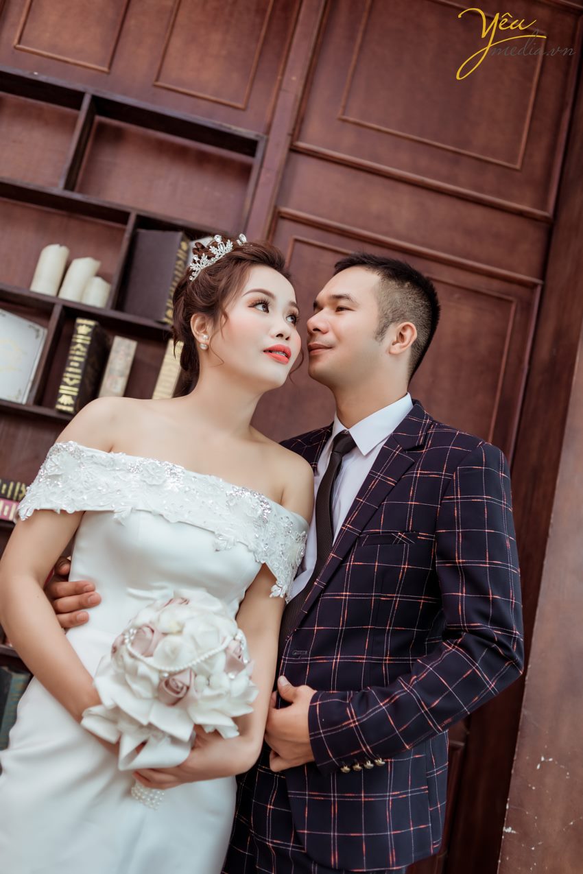 Phim trường Rosa Lê Trọng Tấn là một trong những địa chỉ chụp ảnh cưới Hà Nội được đông đảo giới trẻ về đây chụp hình cưới. Bởi nằm ở vị trí trung tâm quận Thanh Xuân, cách ngã tư đường Trường Chinh – Lê Trọng Tấn khu quân đội chỉ tầm 2km, thuận lợi cho các cặp đội khi tới đây.