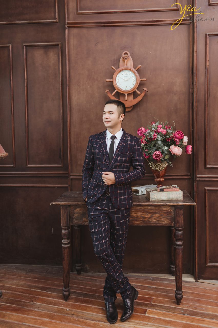 Phim trường Rosa Lê Trọng Tấn là một trong những địa chỉ chụp ảnh cưới Hà Nội được đông đảo giới trẻ về đây chụp hình cưới. Bởi nằm ở vị trí trung tâm quận Thanh Xuân, cách ngã tư đường Trường Chinh – Lê Trọng Tấn khu quân đội chỉ tầm 2km, thuận lợi cho các cặp đội khi tới đây.