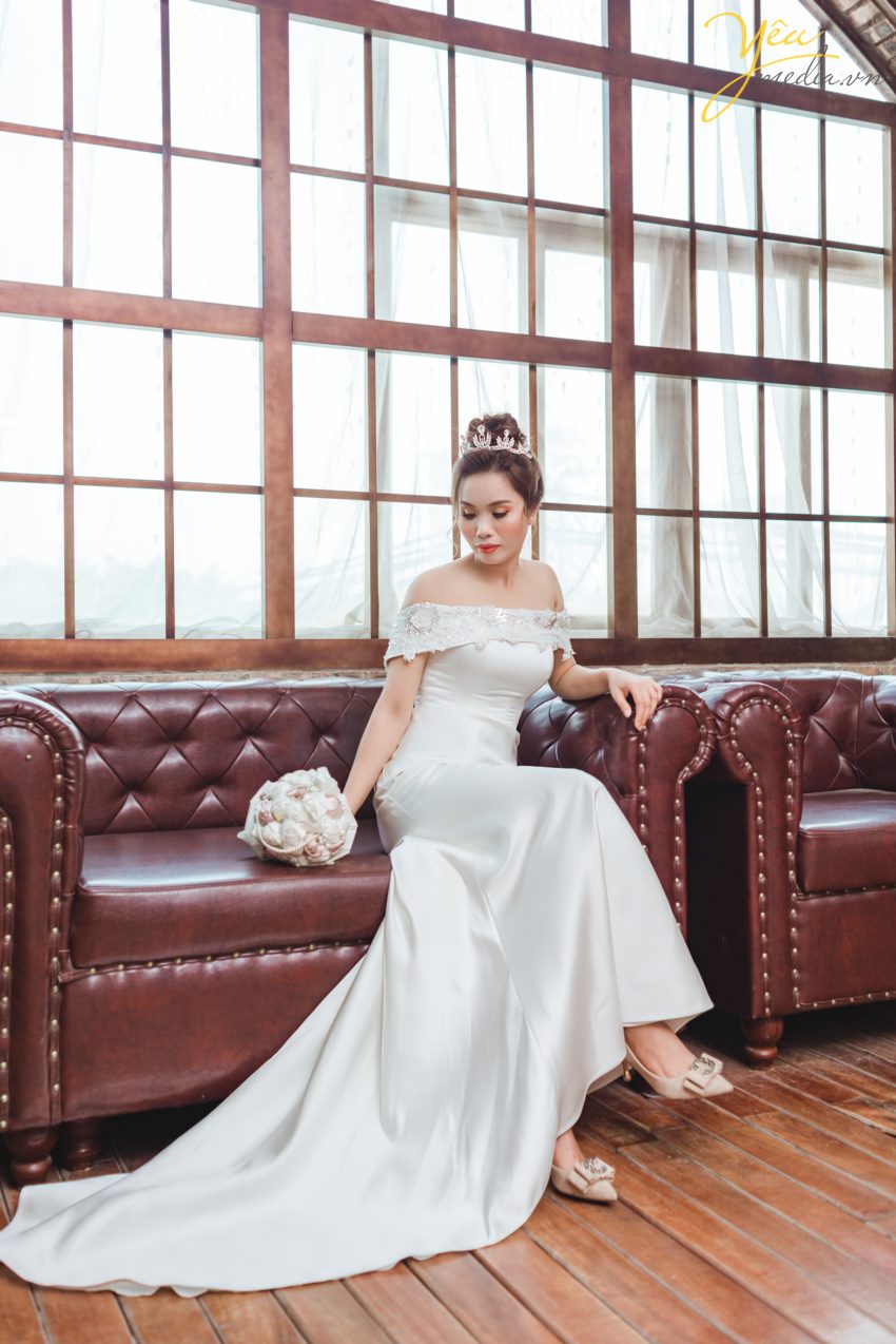 Phim trường Rosa Lê Trọng Tấn là một trong những địa chỉ chụp ảnh cưới Hà Nội được đông đảo giới trẻ về đây chụp hình cưới. Bởi nằm ở vị trí trung tâm quận Thanh Xuân, cách ngã tư đường Trường Chinh – Lê Trọng Tấn khu quân đội chỉ tầm 2km, thuận lợi cho các cặp đội khi tới đây.