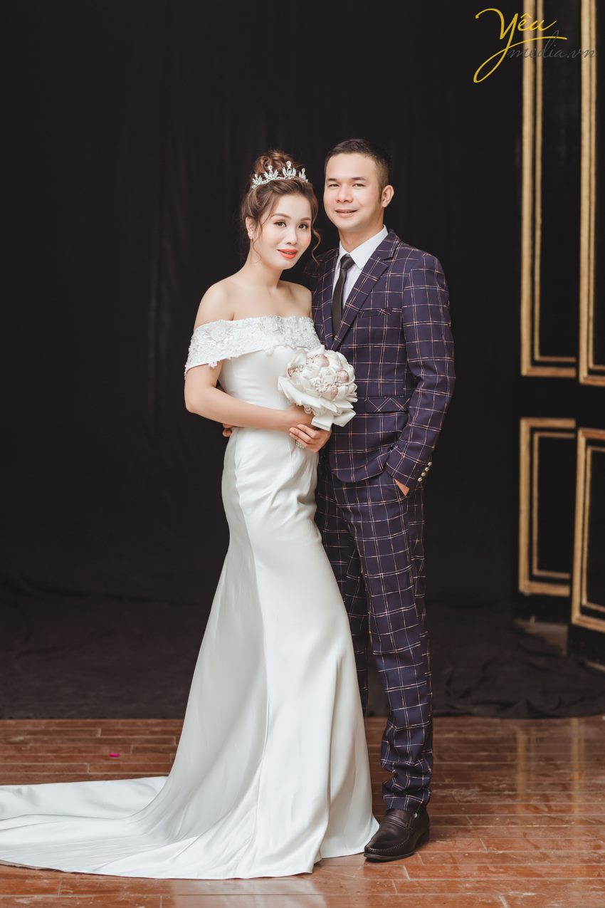 Phim trường Rosa Lê Trọng Tấn là một trong những địa chỉ chụp ảnh cưới Hà Nội được đông đảo giới trẻ về đây chụp hình cưới. Bởi nằm ở vị trí trung tâm quận Thanh Xuân, cách ngã tư đường Trường Chinh – Lê Trọng Tấn khu quân đội chỉ tầm 2km, thuận lợi cho các cặp đội khi tới đây.