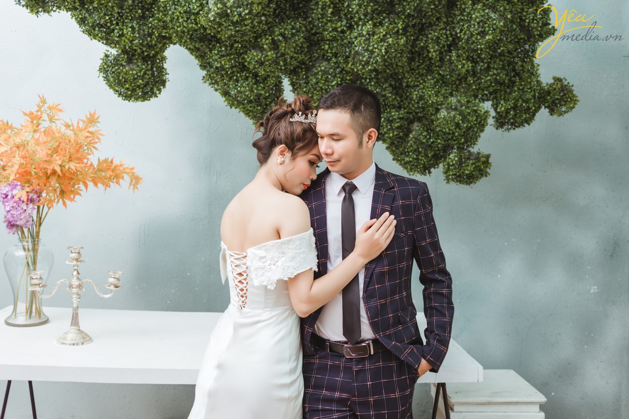 Phim trường Rosa Lê Trọng Tấn là một trong những địa chỉ chụp ảnh cưới Hà Nội được đông đảo giới trẻ về đây chụp hình cưới. Bởi nằm ở vị trí trung tâm quận Thanh Xuân, cách ngã tư đường Trường Chinh – Lê Trọng Tấn khu quân đội chỉ tầm 2km, thuận lợi cho các cặp đội khi tới đây.