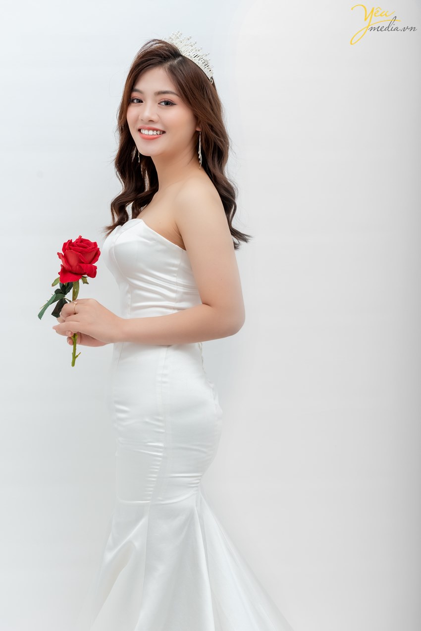 Ảnh cưới đẹp chụp trong studio sang trọng đơn giản và phố phường HN: đôi Dũng - Tâm