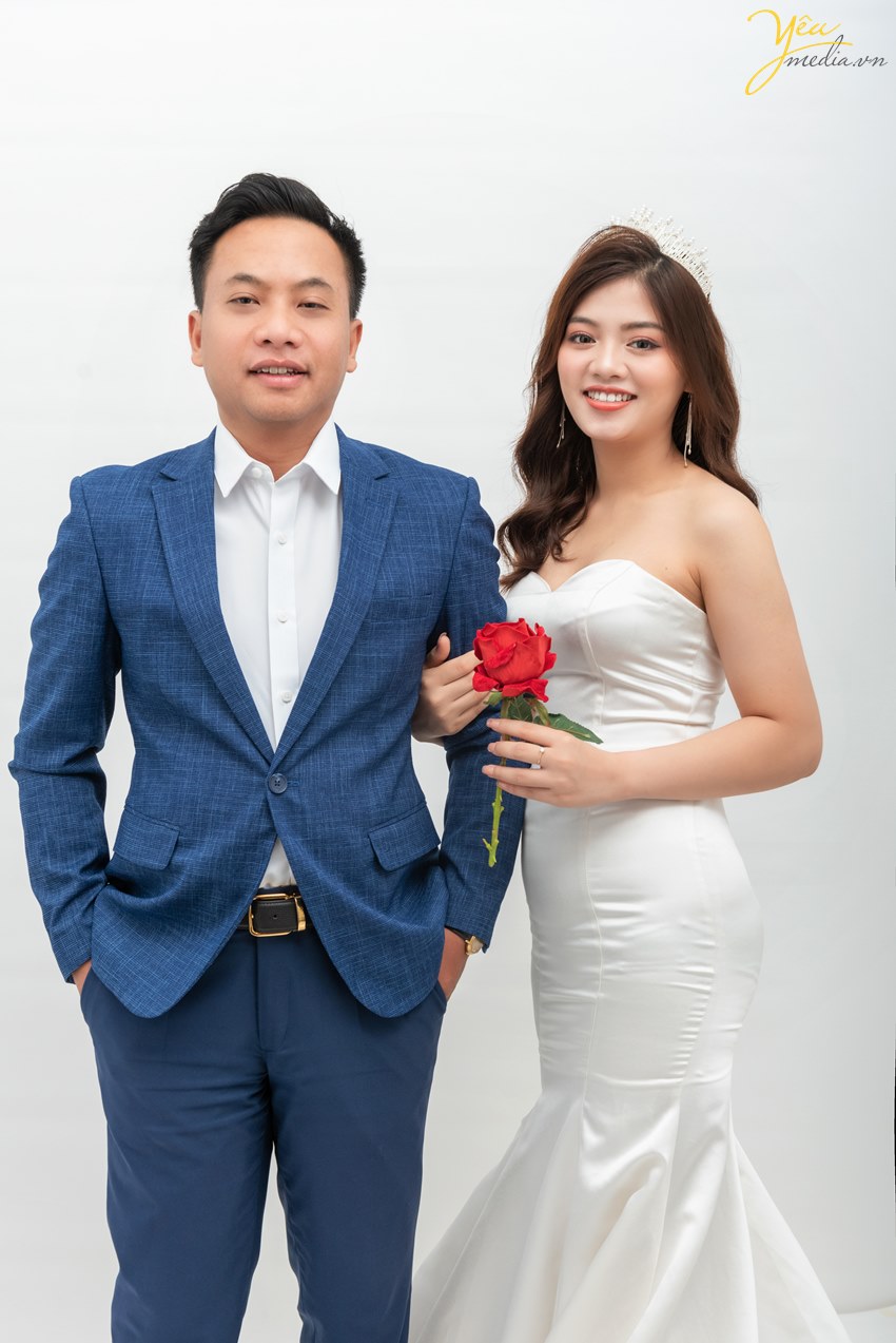 Ảnh cưới đẹp chụp trong studio sang trọng đơn giản và phố phường HN: đôi Dũng - Tâm