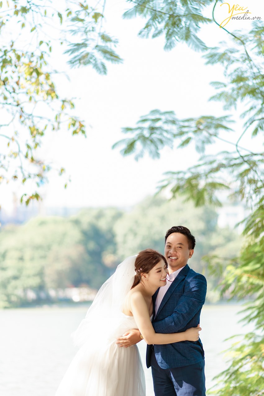 Ảnh cưới đẹp chụp trong studio sang trọng đơn giản và phố phường HN: đôi Dũng - Tâm