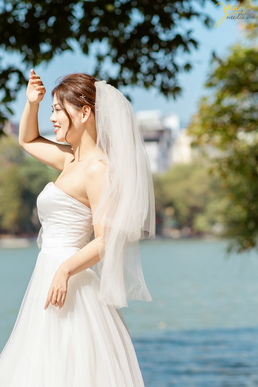 Ảnh cưới đẹp chụp trong studio sang trọng đơn giản và phố phường HN: đôi Dũng - Tâm