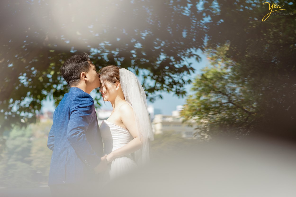 Ảnh cưới đẹp chụp trong studio sang trọng đơn giản và phố phường HN: đôi Dũng - Tâm