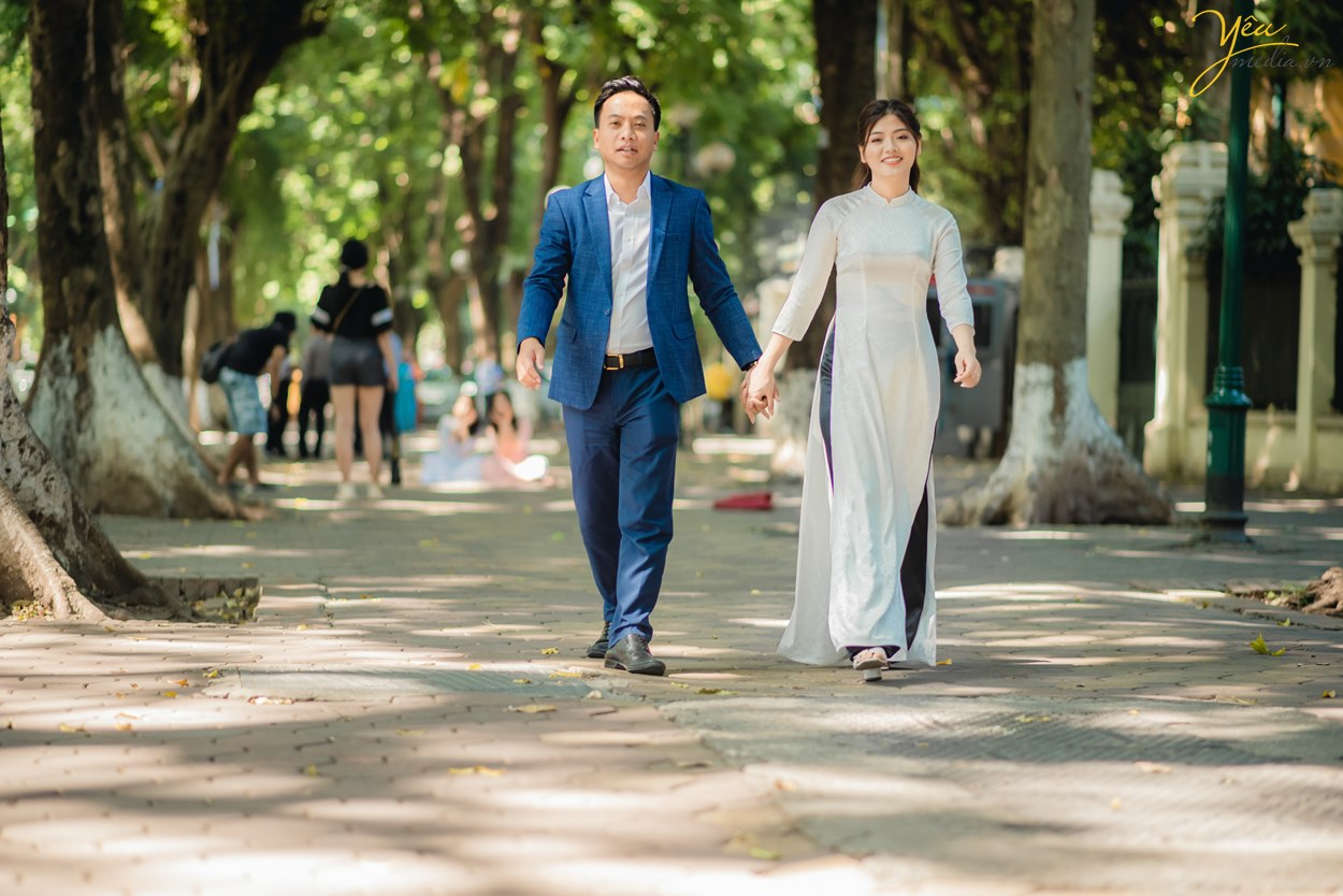 Ảnh cưới đẹp chụp trong studio sang trọng đơn giản và phố phường HN: đôi Dũng - Tâm