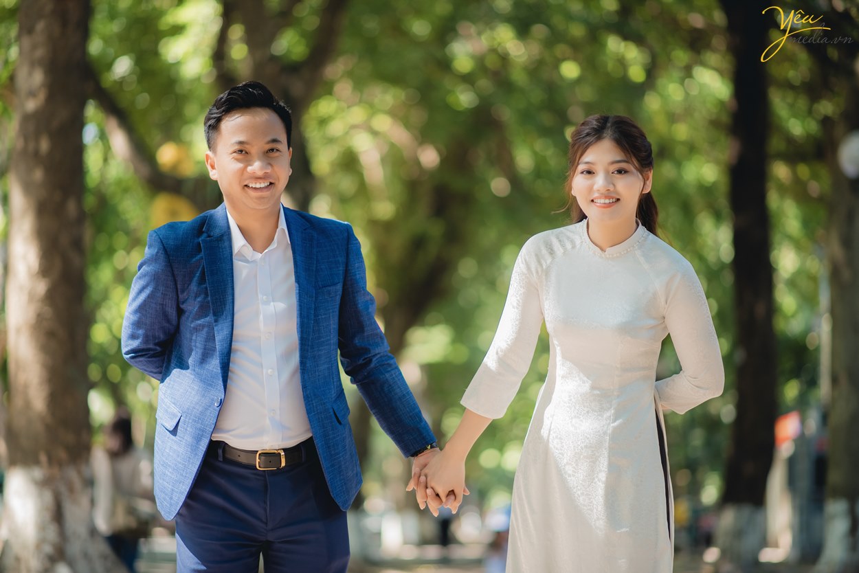 Ảnh cưới đẹp chụp trong studio sang trọng đơn giản và phố phường HN: đôi Dũng - Tâm