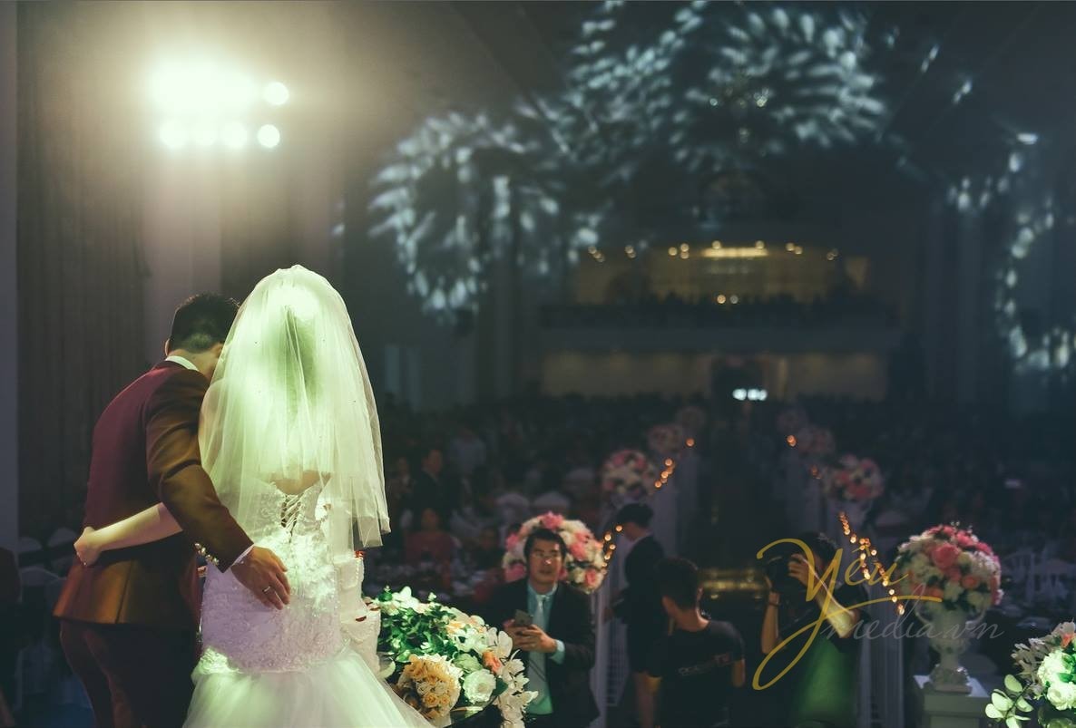 ảnh chụp khách mời trong lễ cưới