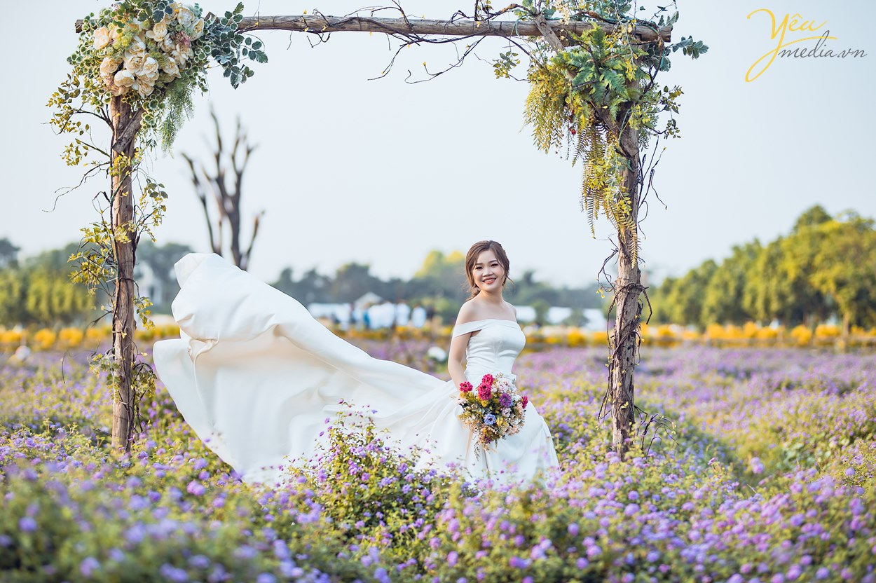 giá vé vào cửa chụp ảnh cưới thảo nguyên hoa long biên