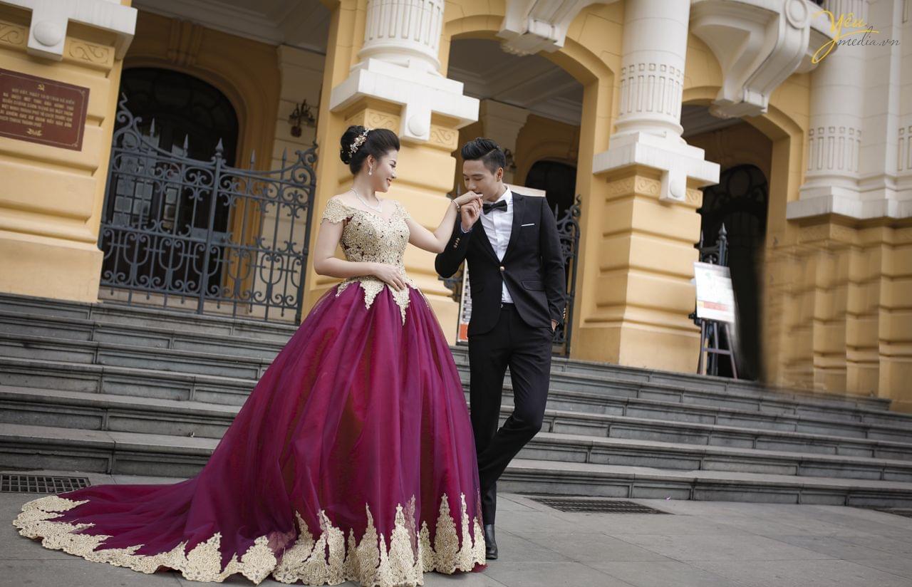 ảnh pre wedding chụp phong cách dạ hội tại sảnh nhà hát lớn