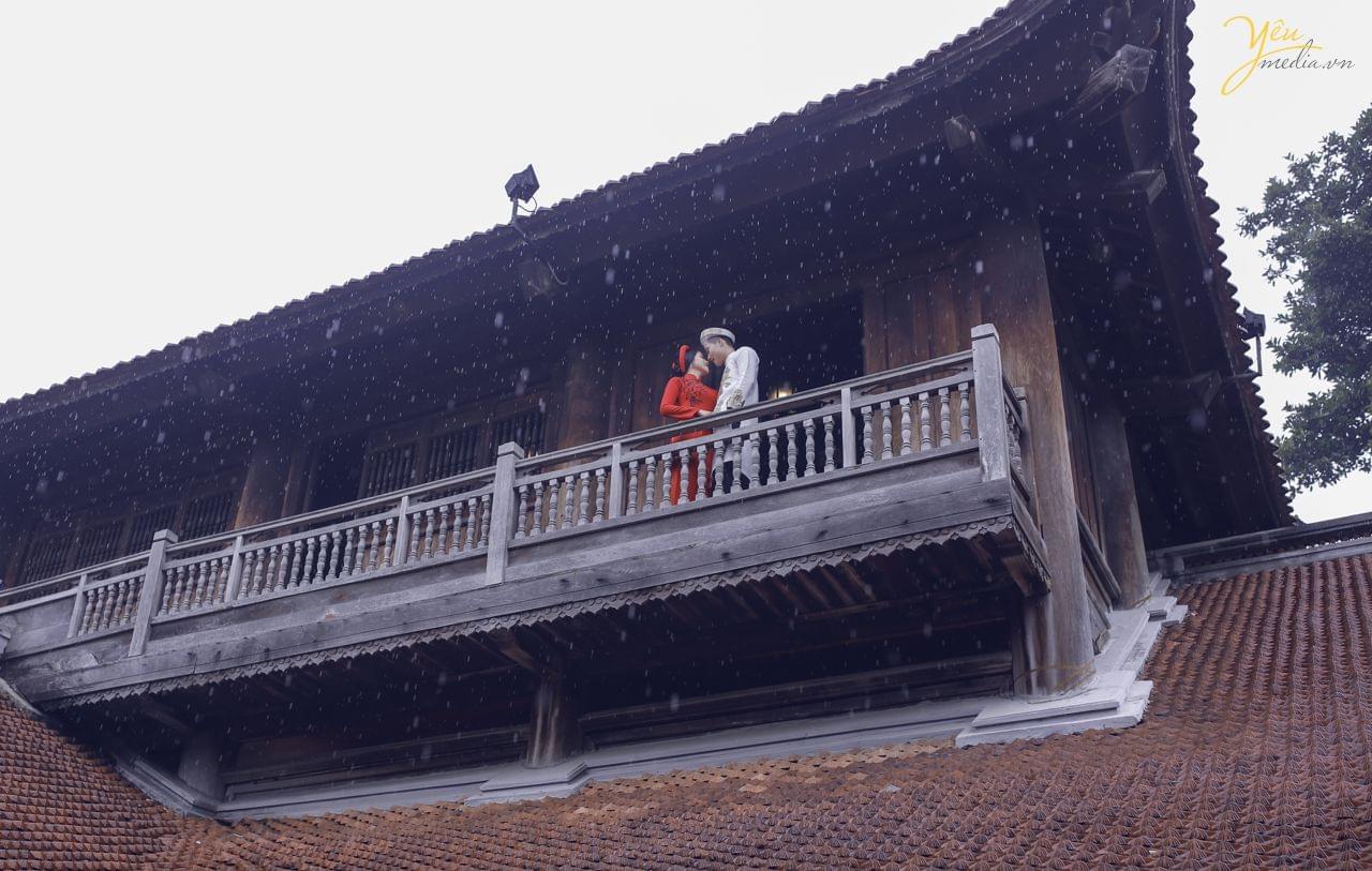 ảnh chụp cưới pre wedding trời mưa tại văn miếu quốc tử giám