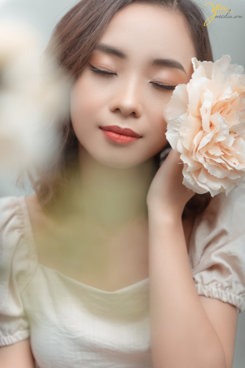 Chụp ảnh chân dung thời trang trong studio với phông nền đơn giản - sang trọng tại Hà Nội