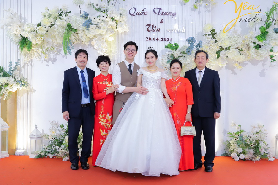 Bộ ảnh ngày cưới chú rể Quốc Trung và cô dâu Vân Anh