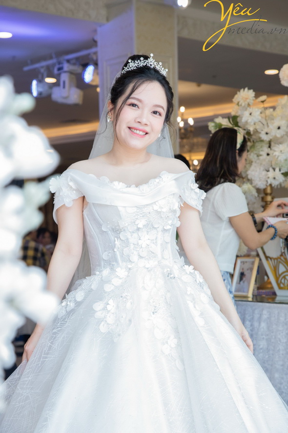 Bộ ảnh ngày cưới chú rể Quốc Trung và cô dâu Vân Anh