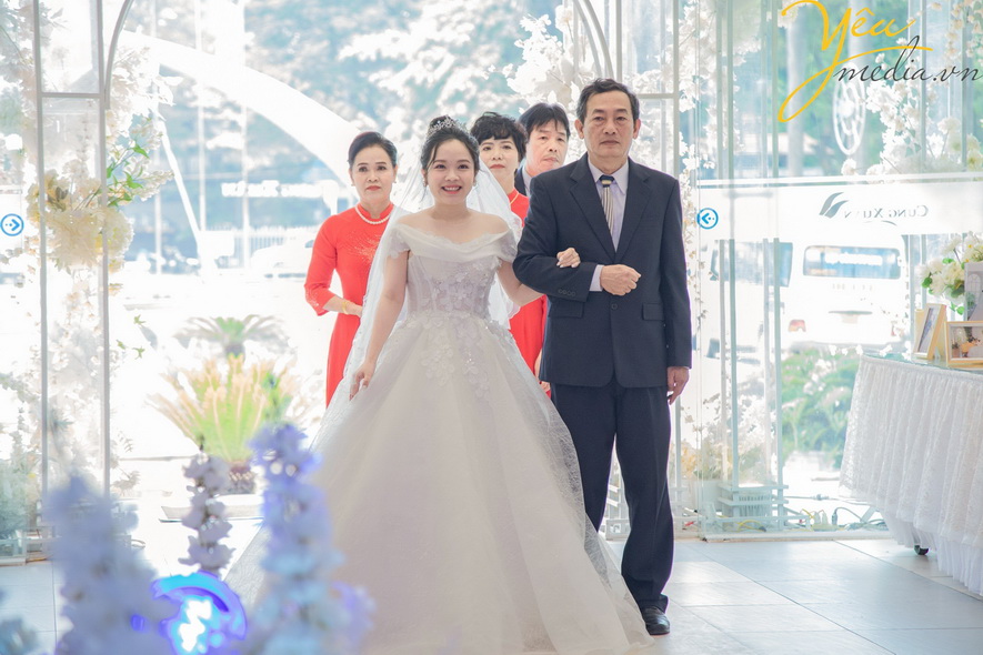 Bộ ảnh ngày cưới chú rể Quốc Trung và cô dâu Vân Anh