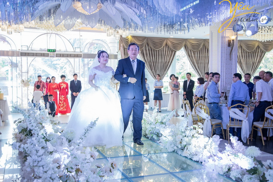 Bộ ảnh ngày cưới chú rể Quốc Trung và cô dâu Vân Anh