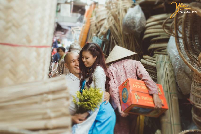 Ảnh cưới chụp tại chợ Đông Ba