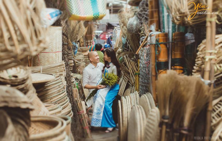 Ảnh cưới chụp tại chợ Đông Ba