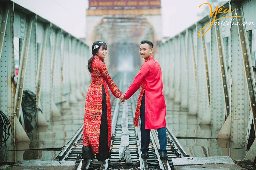 chụp ảnh cưới tại cầu Long Biên