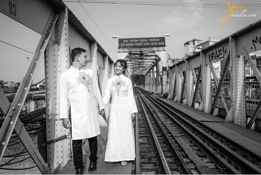 chụp ảnh cưới tại cầu Long Biên