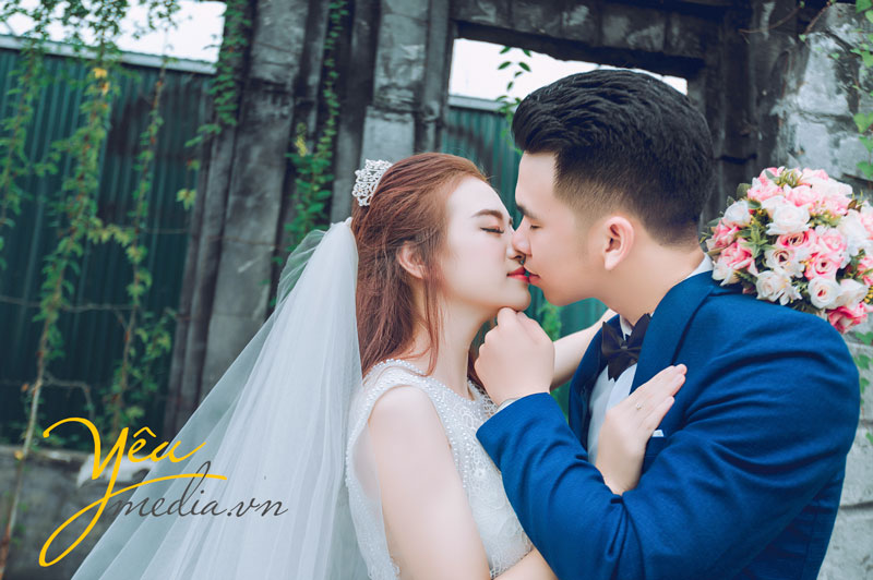chụp ảnh cưới tại Thảo nguyên hoa Long Biên